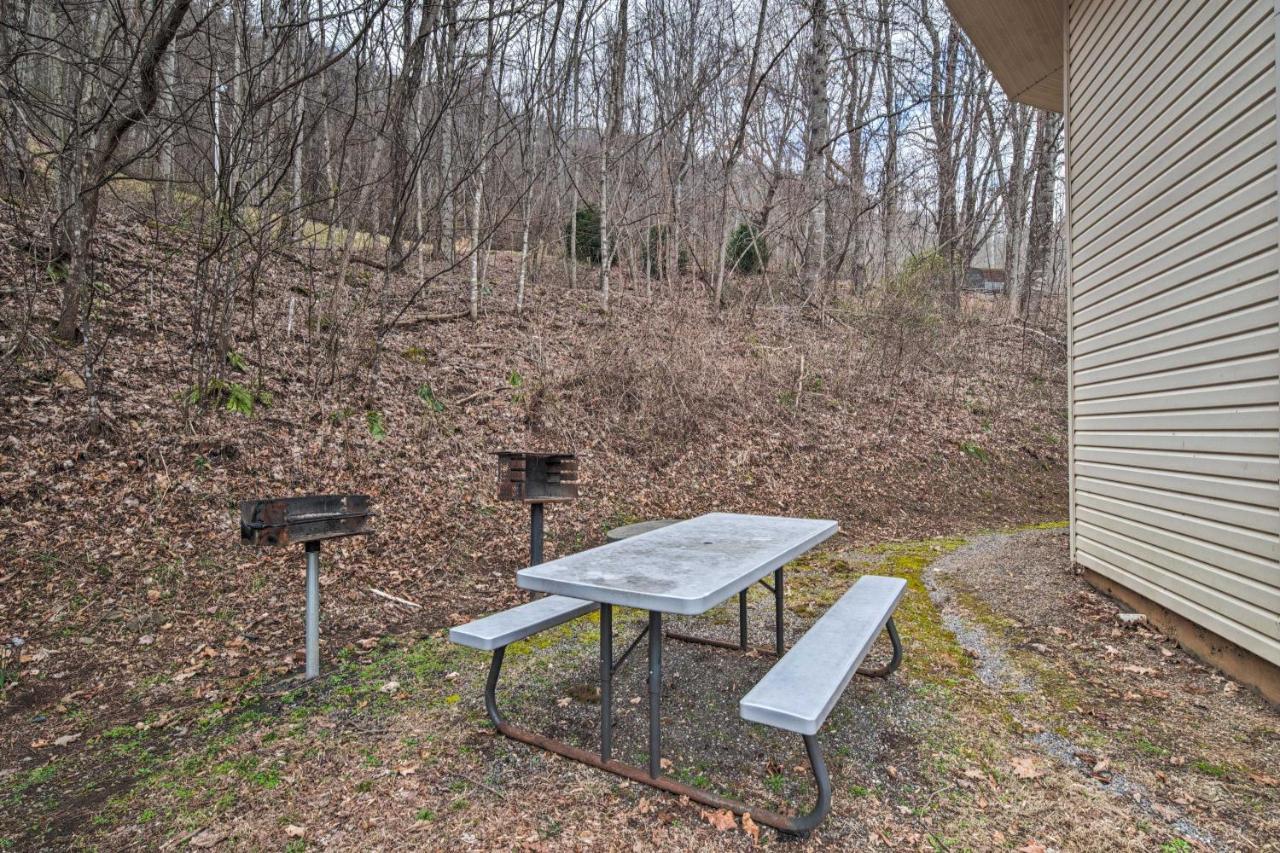 Charming Burnsville Apt With Mountain Views And Deck! Esterno foto